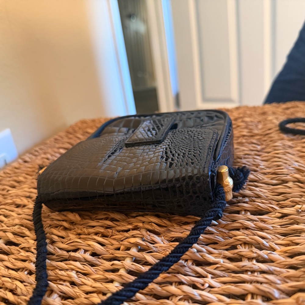 Nigst-Wien Vintage Black Crocodile Pattern Crossbody Bag with Gold Accents - Picture 9 of 13